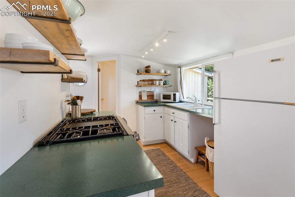 Image 12 of 36: Kitchen