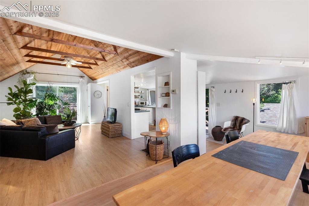 Image 19 of 36: Living Room