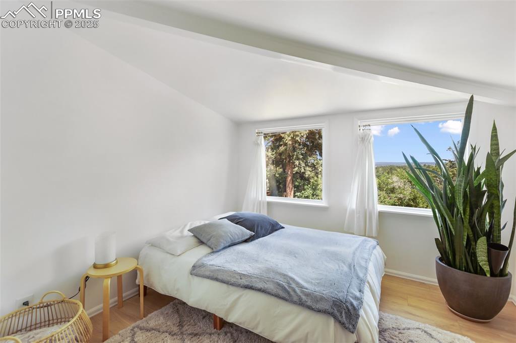 Image 20 of 36: Bedroom