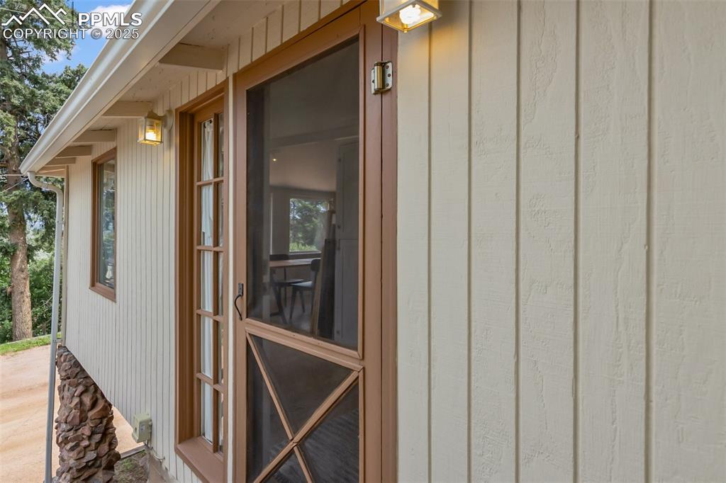 Image 30 of 36: Entry