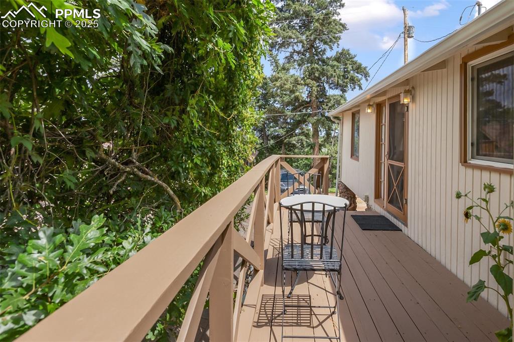 Image 31 of 36: Deck