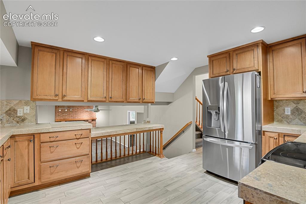 Image 15 of 50: Kitchen