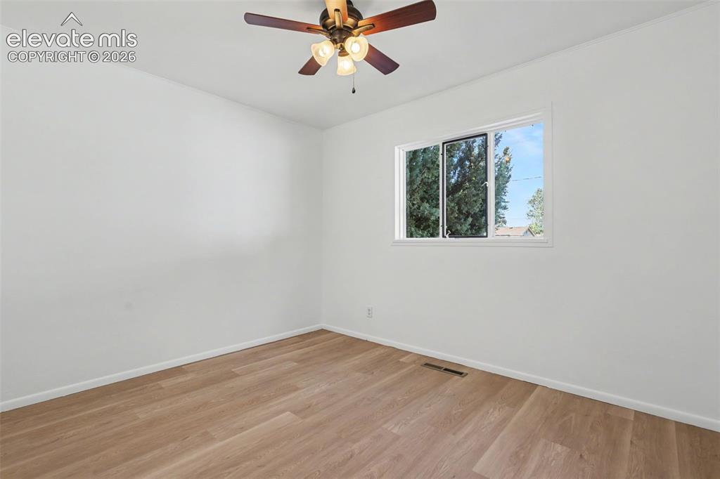 Image 15 of 26: Bedroom