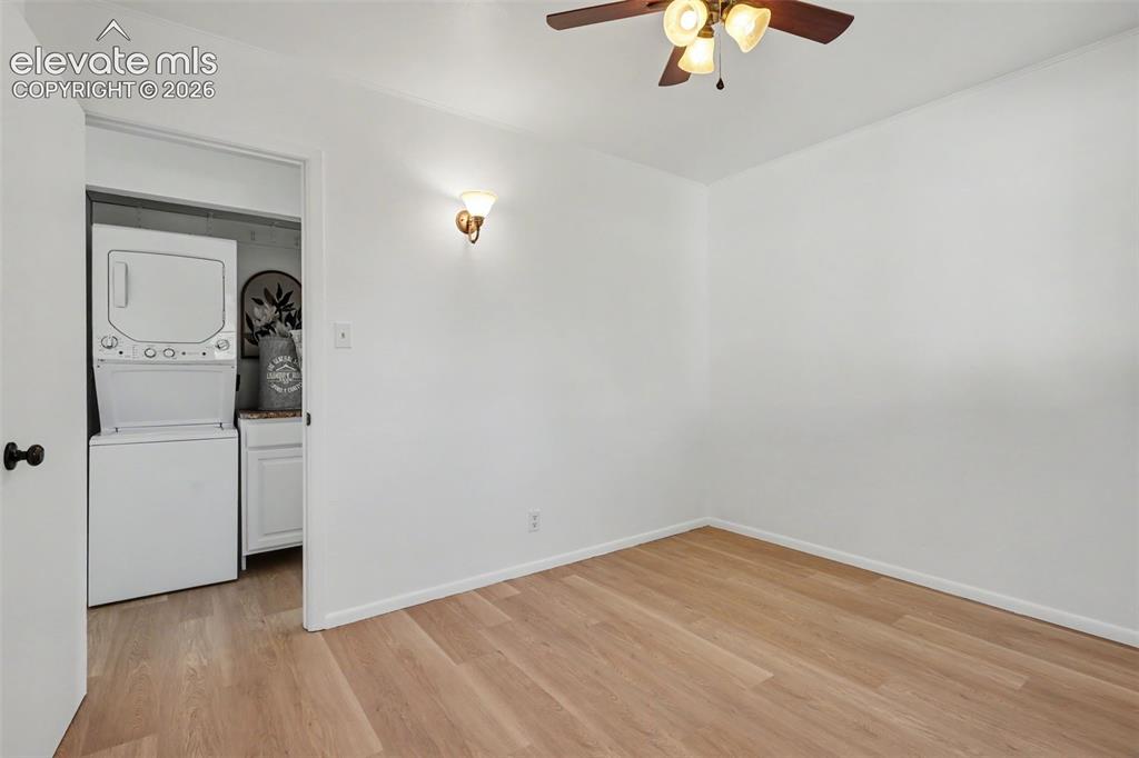 Image 16 of 26: Bedroom