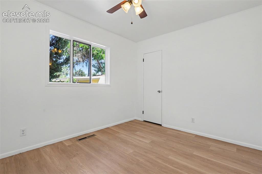 Image 17 of 26: Bedroom
