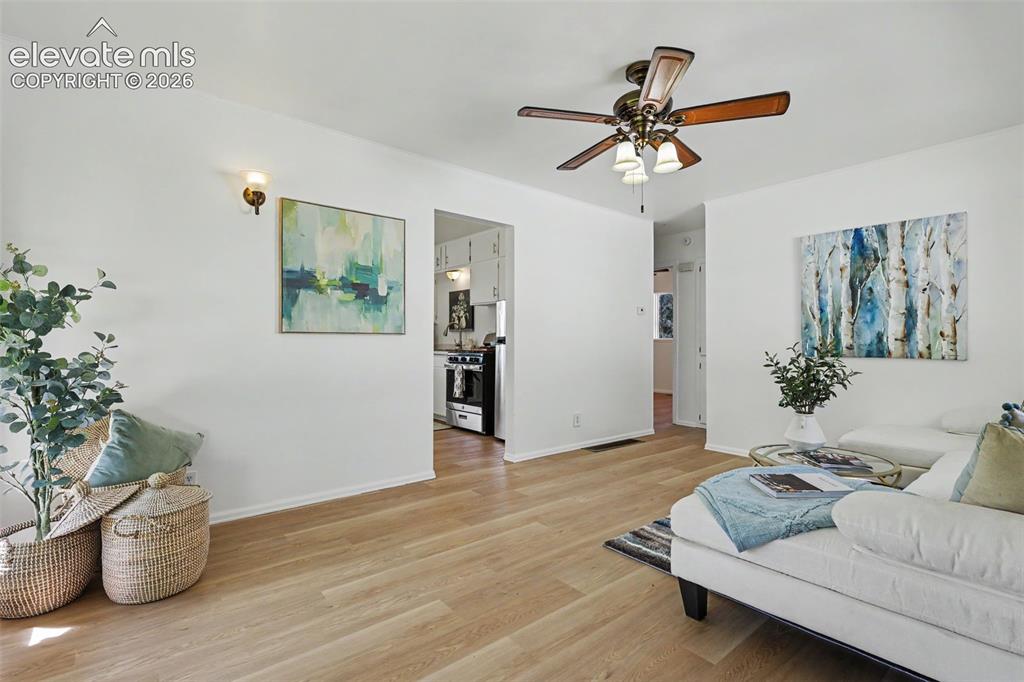 Image 7 of 26: Living Room