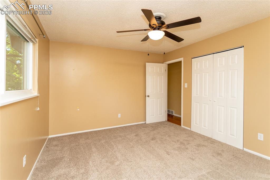 Image 26 of 50: Bedroom