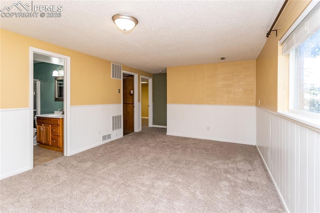 Image 30 of 50: Family Room