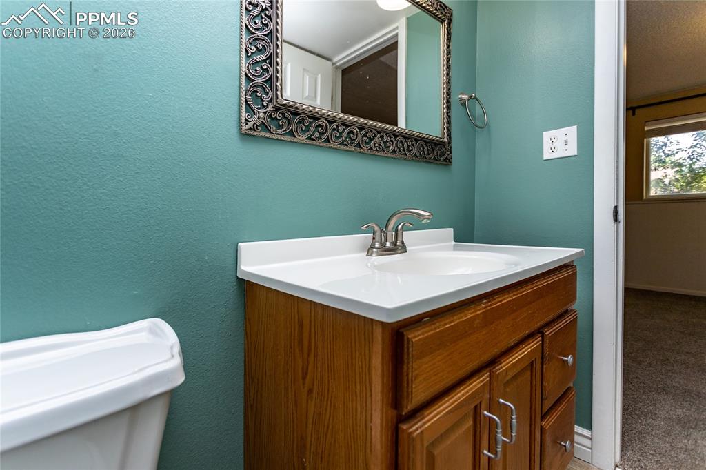 Image 33 of 50: Bathroom