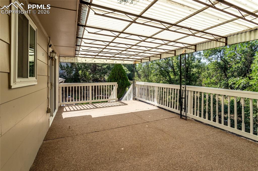 Image 43 of 50: Deck