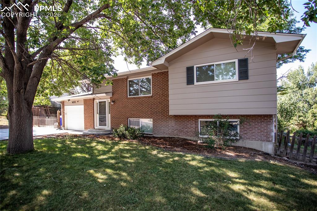 Image 5 of 50: Front of Structure