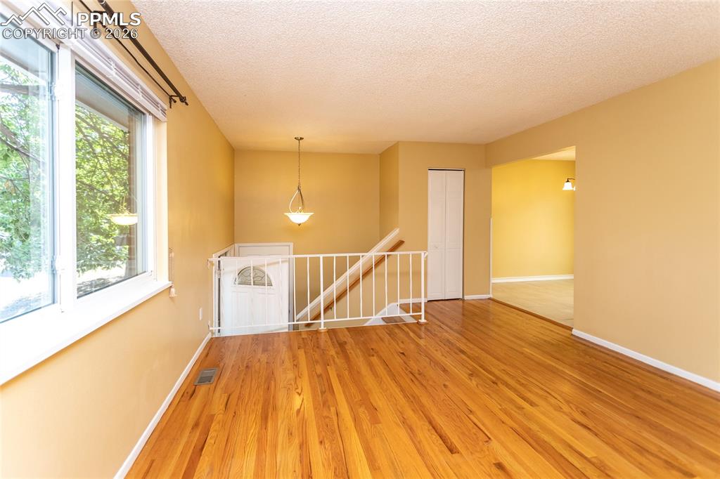 Image 9 of 50: Living Room