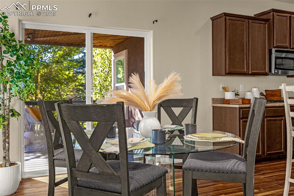 Image 10 of 36: Dining Area