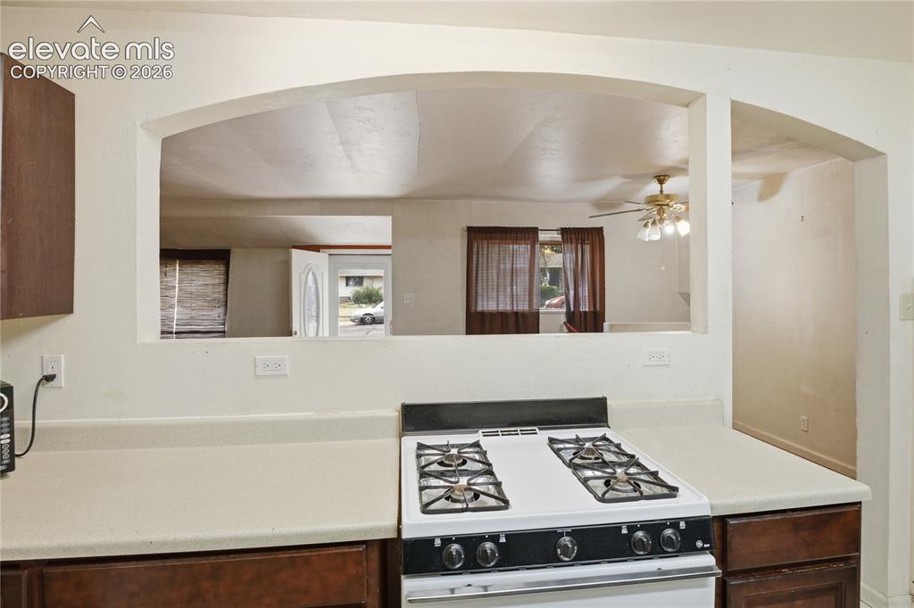 Image 18 of 36: Kitchen