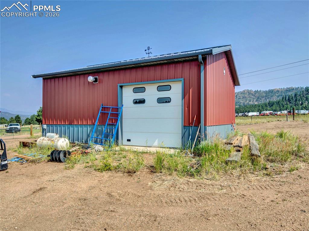 Image 9 of 50: Back of Structure