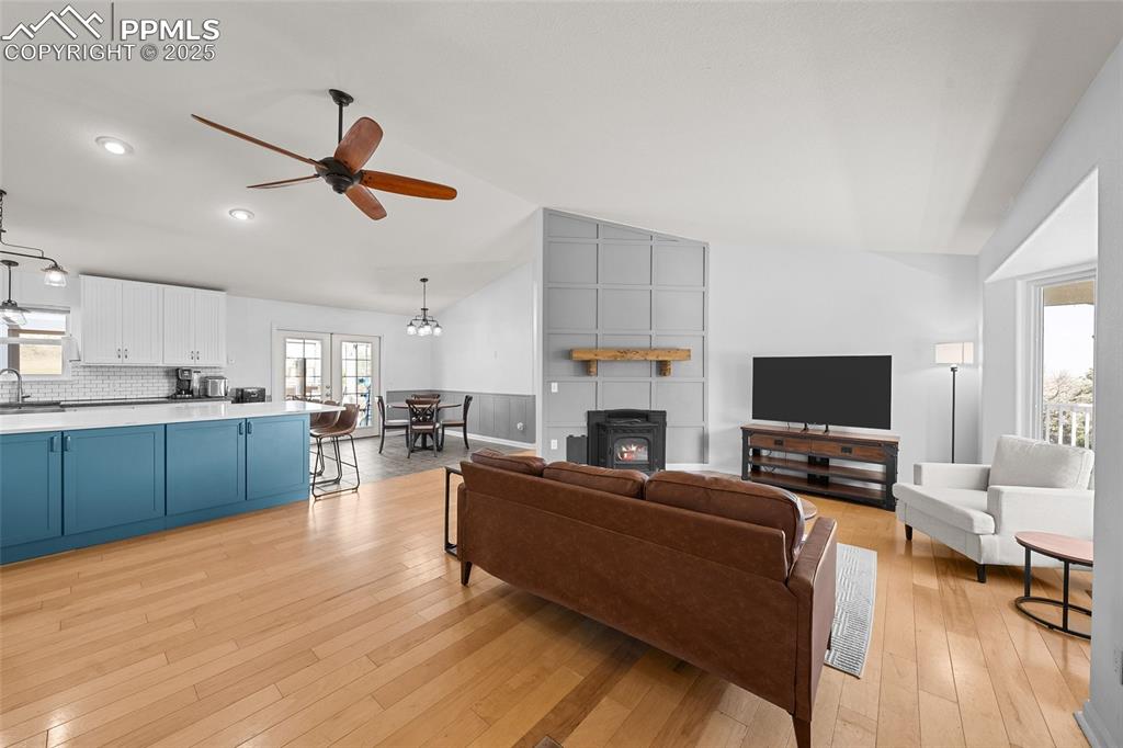 Image 11 of 46: Living Room