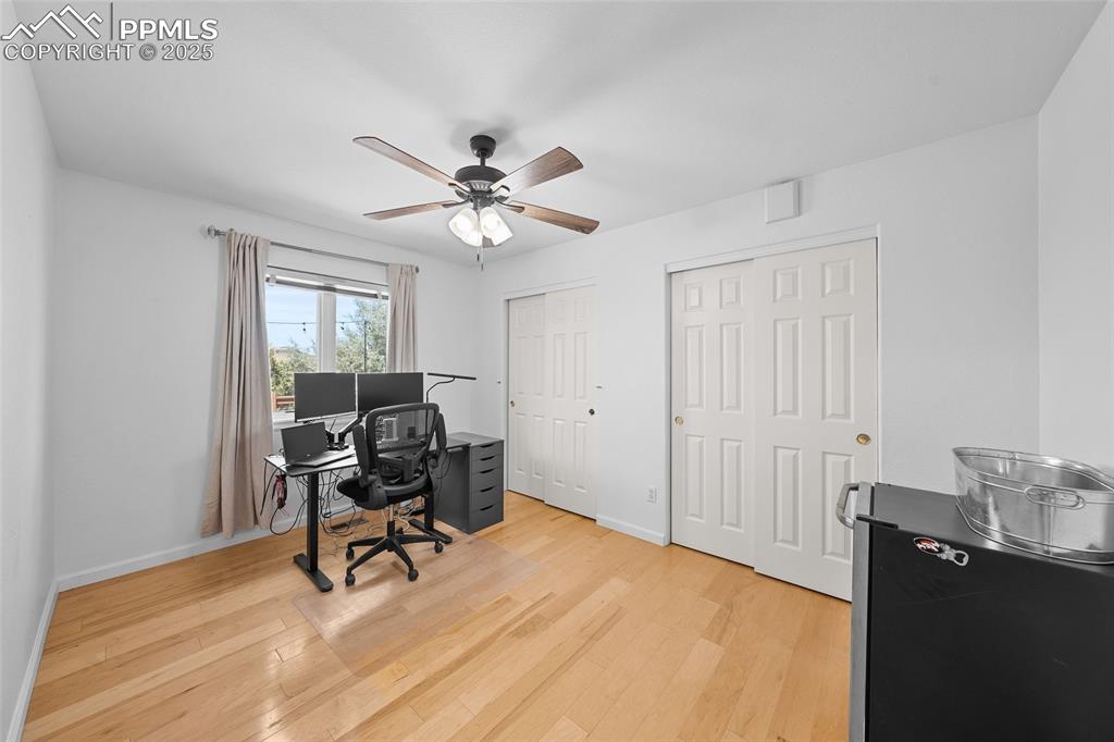 Image 21 of 46: Office