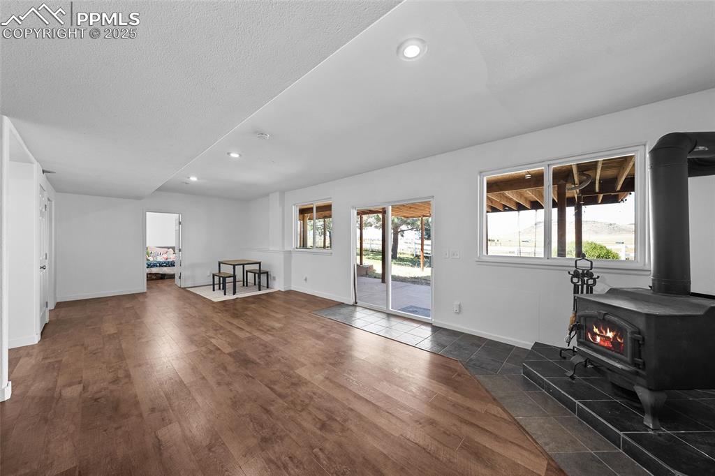 Image 24 of 46: Living Room