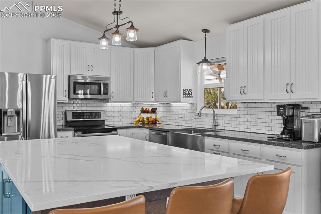 Image 3 of 46: Kitchen