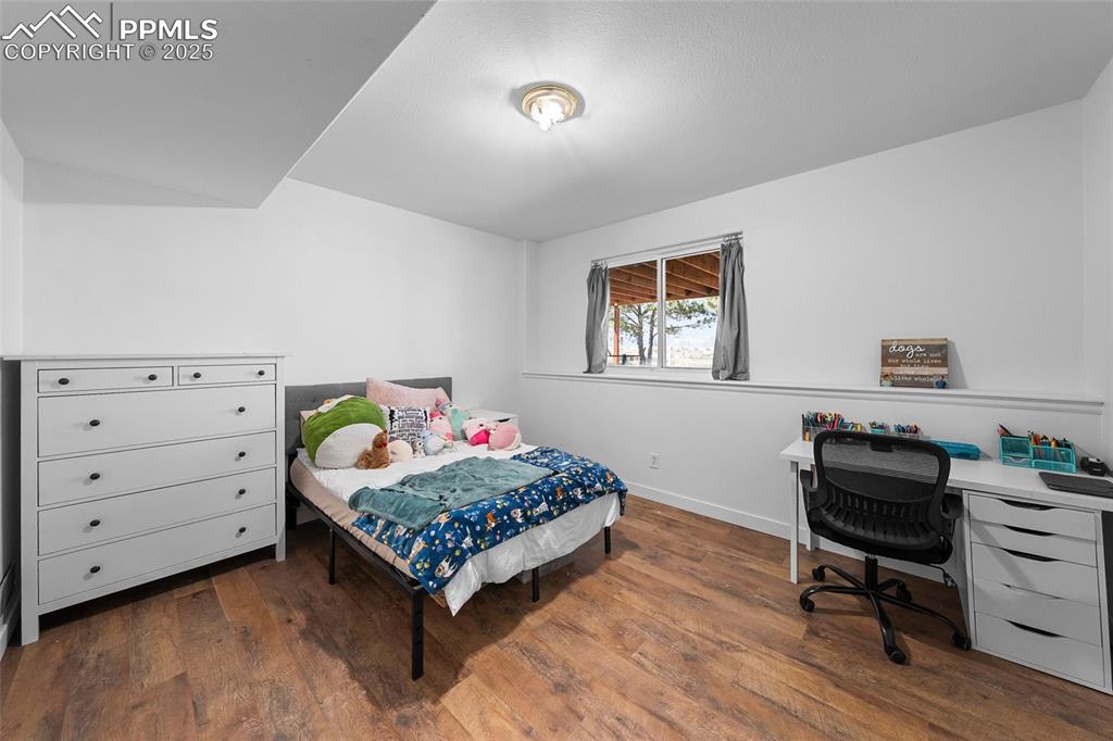 Image 30 of 46: Bedroom