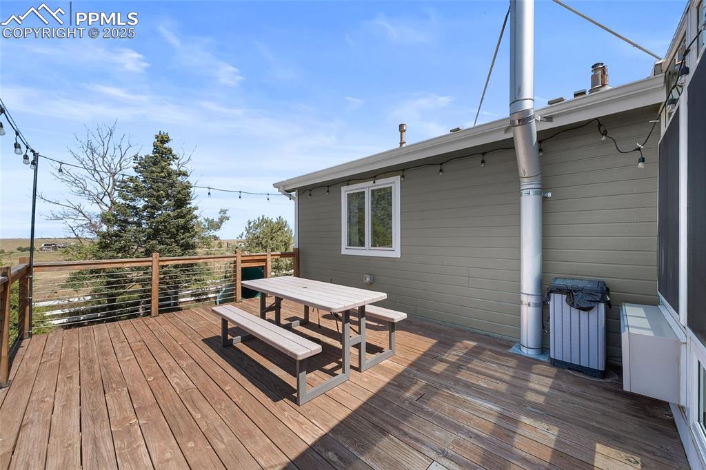 Image 37 of 46: Deck