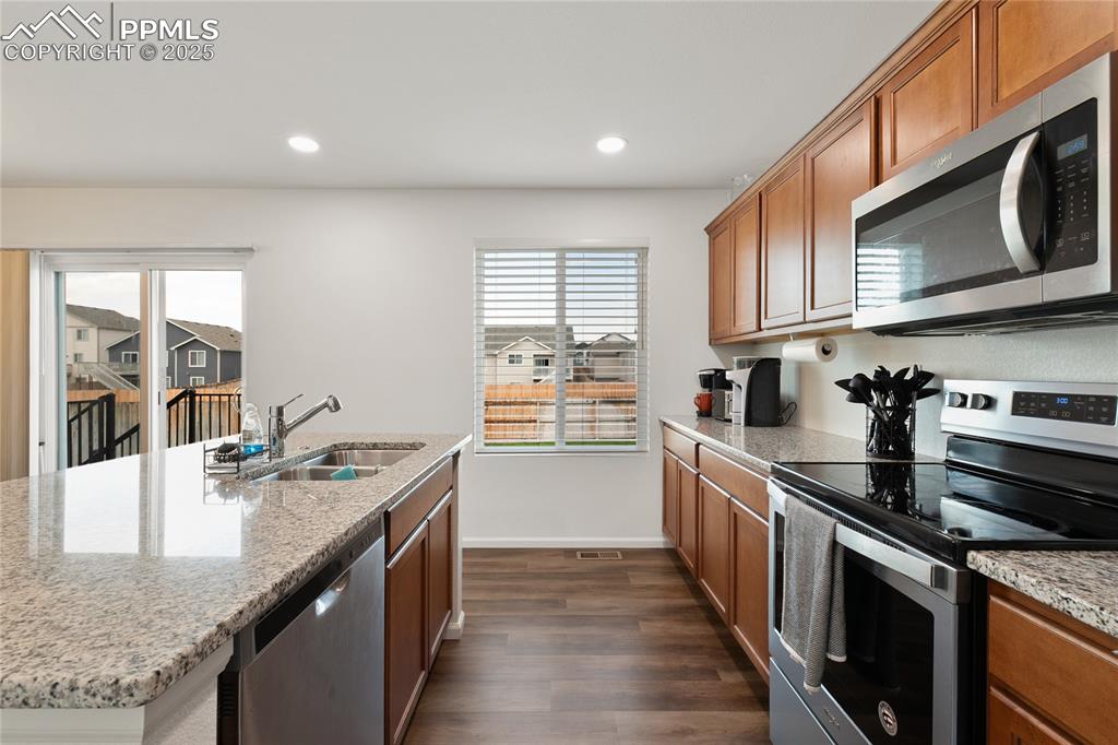 Image 16 of 38: Kitchen