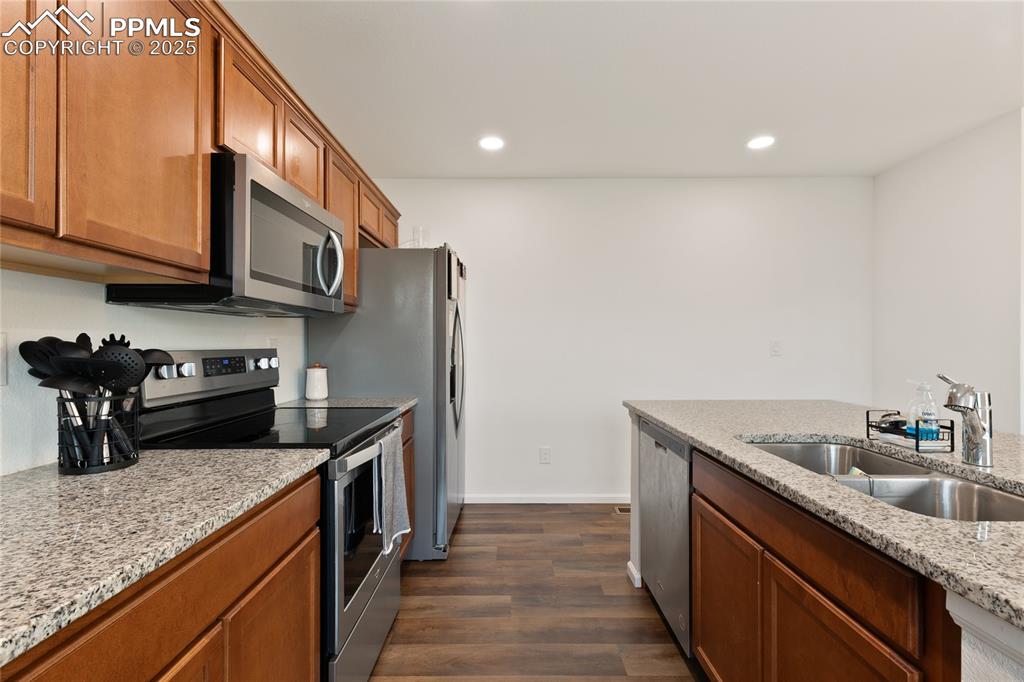 Image 17 of 38: Kitchen