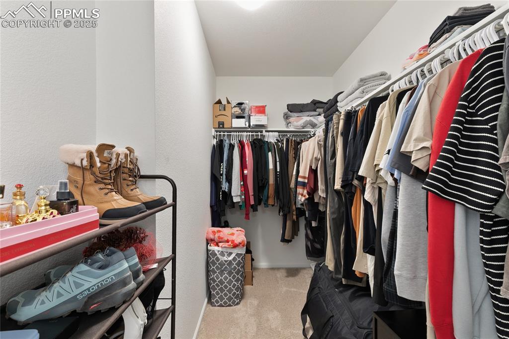 Image 25 of 38: Closet
