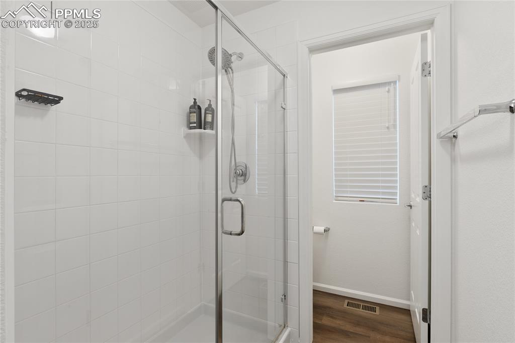 Image 29 of 38: Bathroom