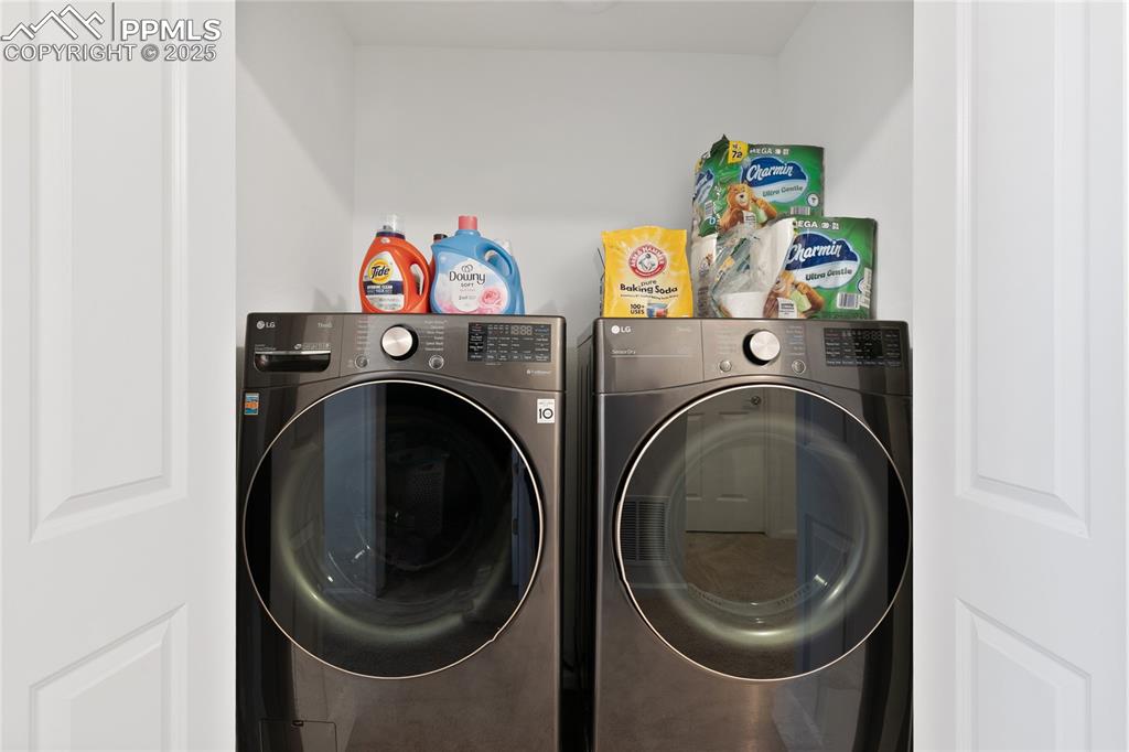Image 33 of 38: Laundry