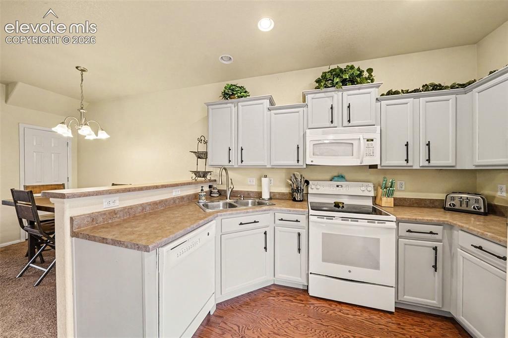 Image 10 of 24: Beautiful kitchen cabinets with lots of counter space as well as cabinet sp