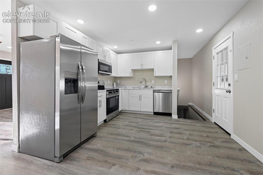 Image 16 of 42: Kitchen