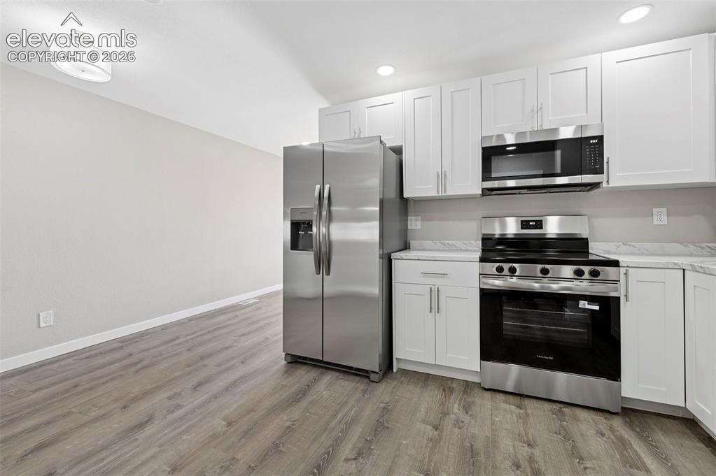 Image 18 of 42: Kitchen