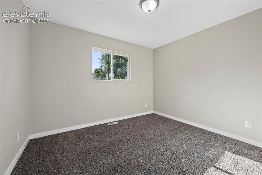 Image 25 of 42: Bedroom