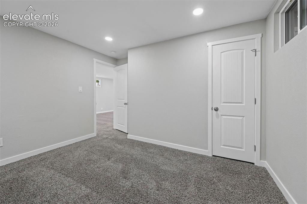Image 41 of 42: Bedroom