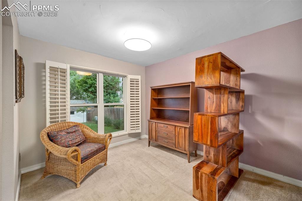 Image 11 of 27: Sitting Room