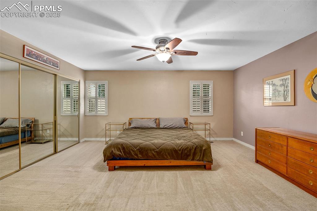 Image 13 of 27: Bedroom