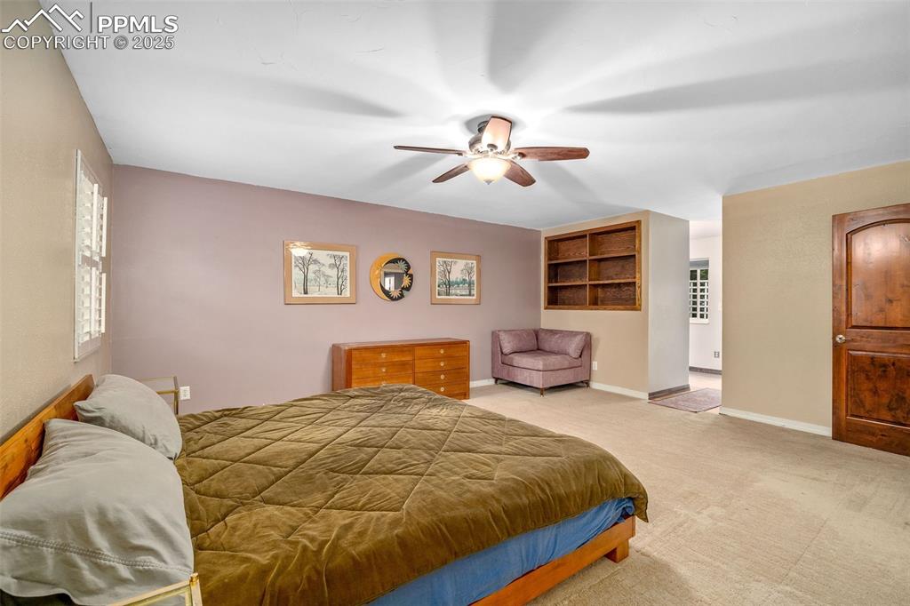 Image 14 of 27: Bedroom