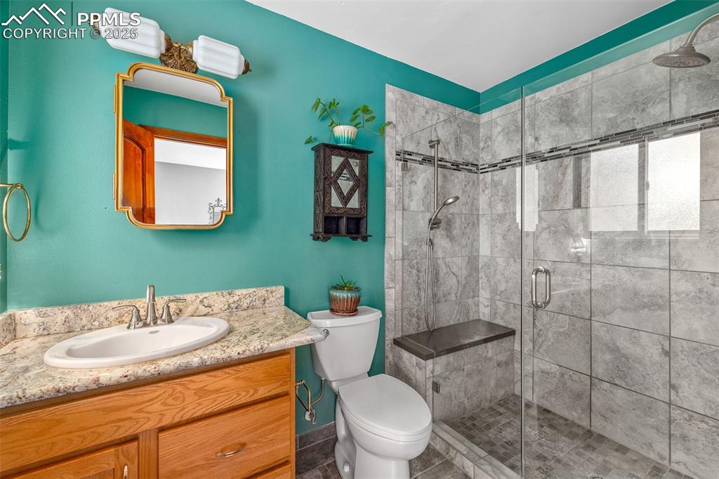 Image 16 of 27: Bathroom