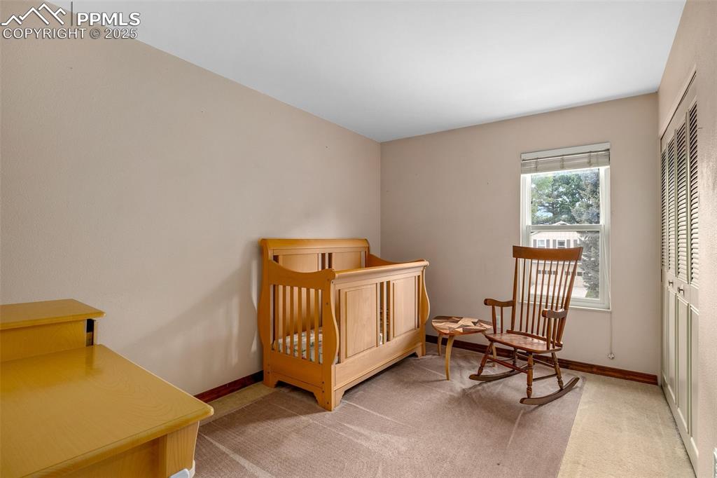 Image 17 of 27: Bedroom