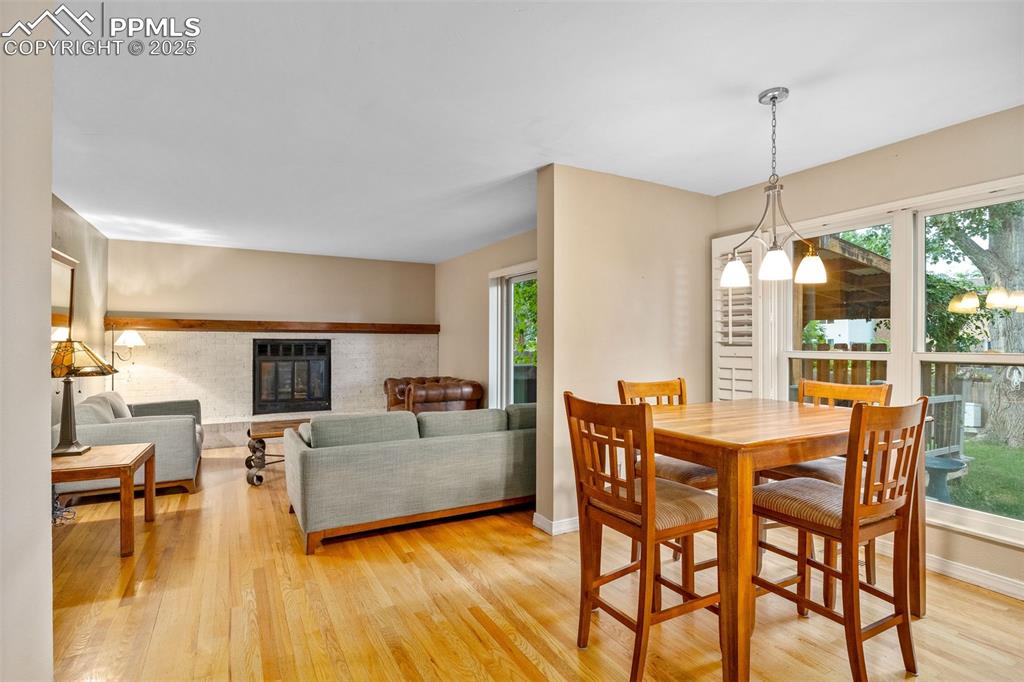 Image 4 of 27: Dining Area