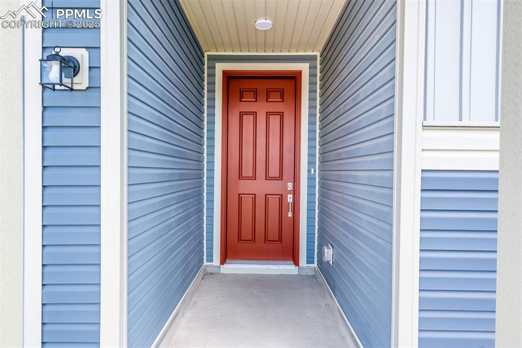 Image 4 of 28: Entrance to property