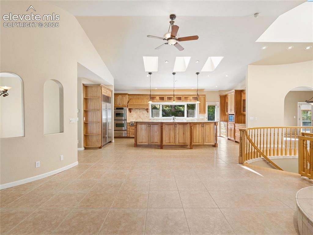 Image 11 of 46: Kitchen