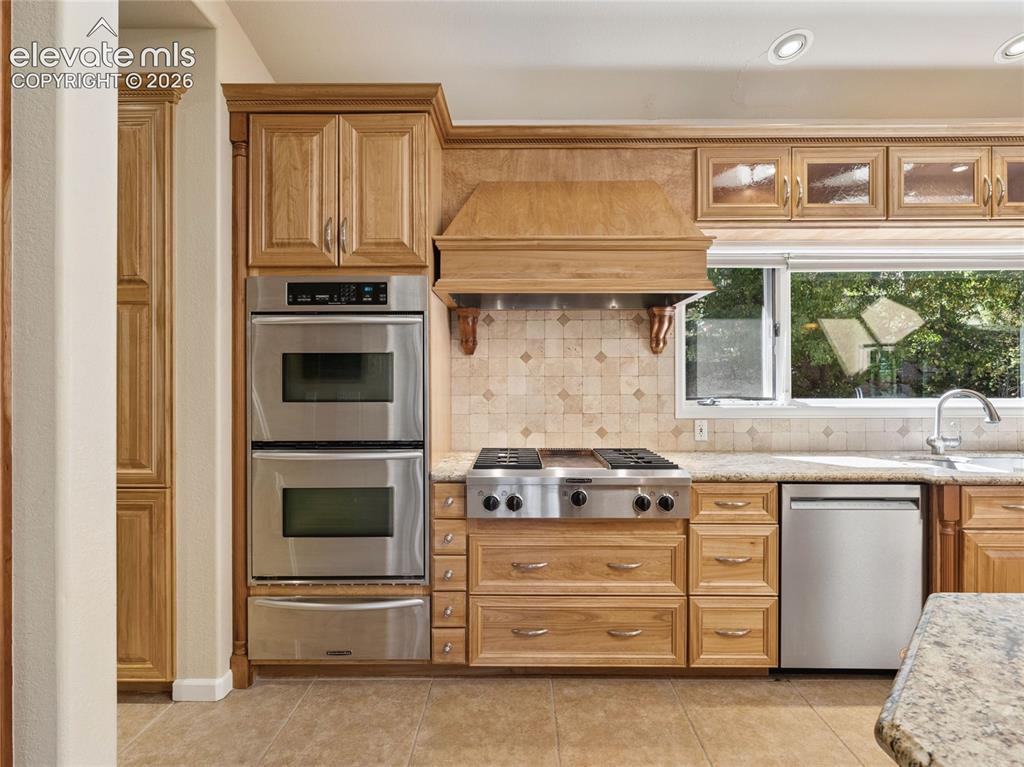 Image 12 of 46: Kitchen