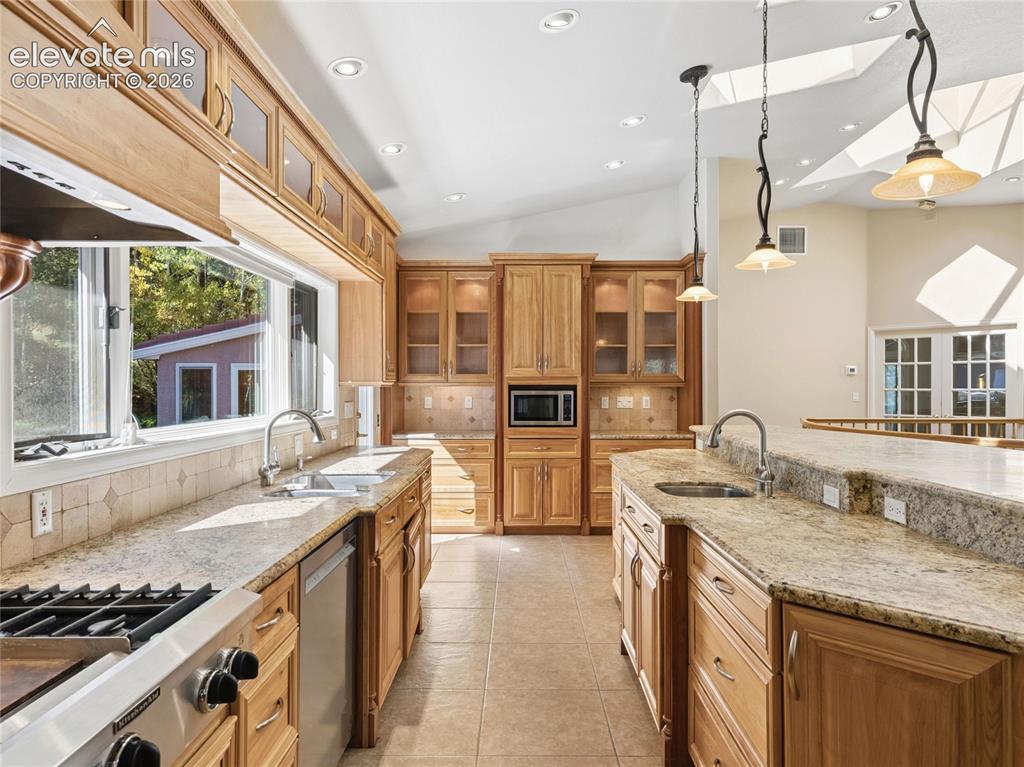 Image 13 of 46: Kitchen