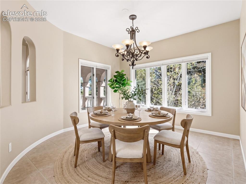 Image 15 of 46: Breakfast Area