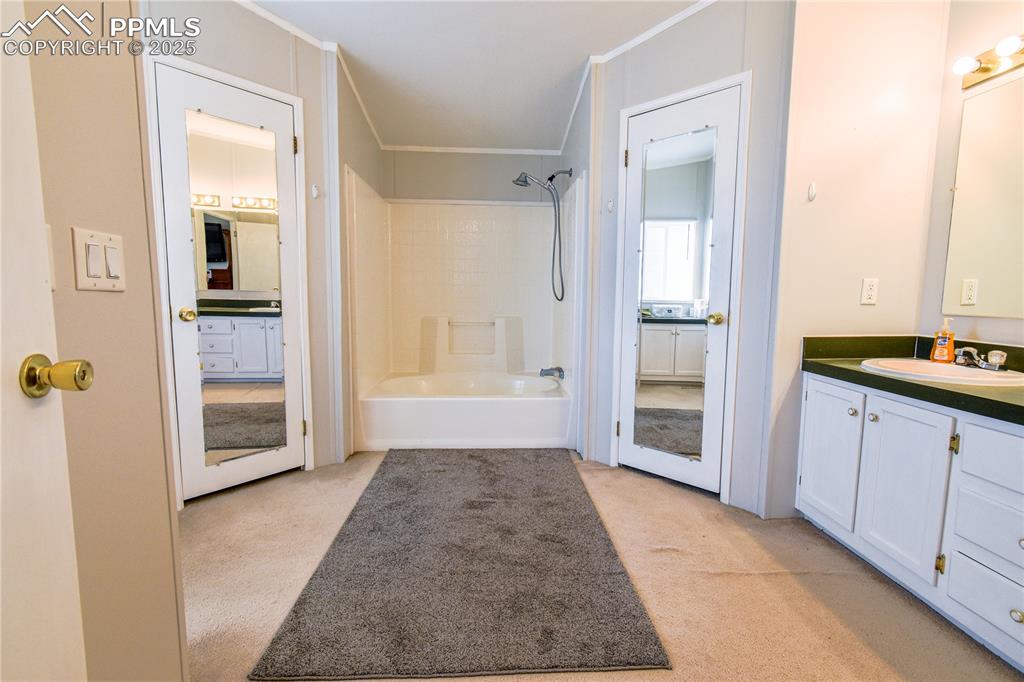 Image 27 of 34: Primary bathroom