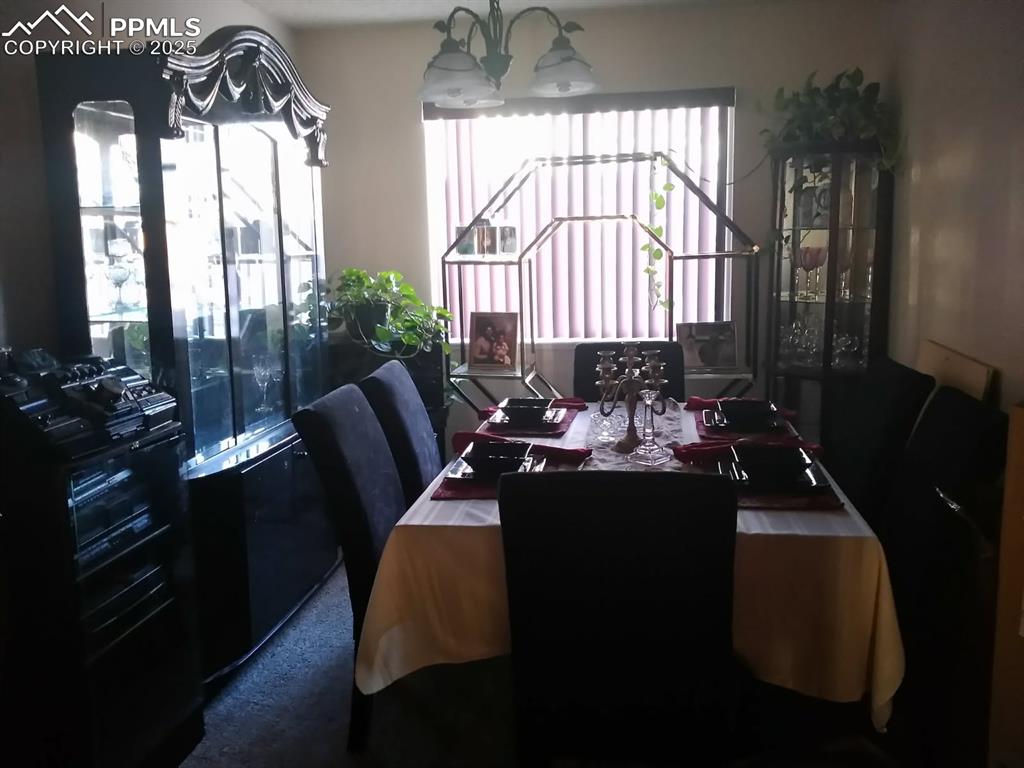 Image 2 of 5: Dining Area