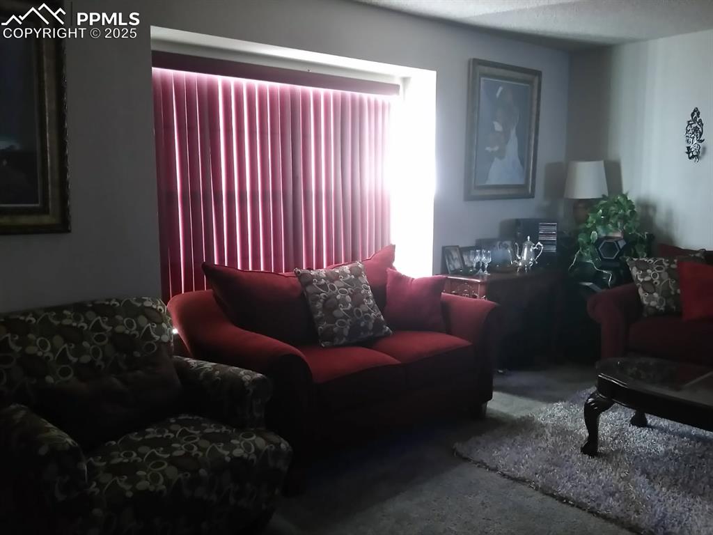 Image 3 of 5: Living Room