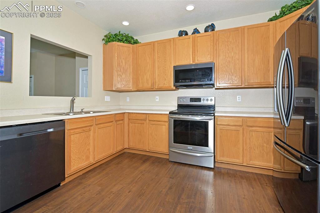 Image 13 of 26: Kitchen